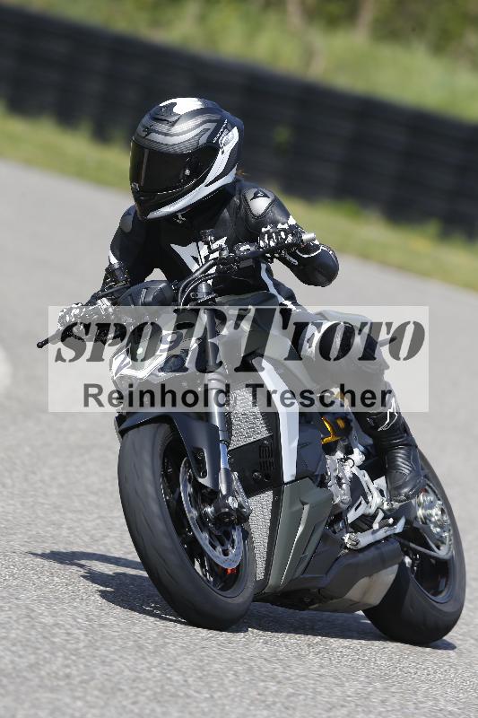 /Archiv-2025/09 22.04.2025 Cornu Master School ADR/gruen-vert/29